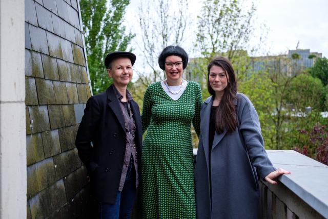 portraits de l'artiste Cristina Nuñez et de Ute Heinz, directrice de la Fondation Jugend- an Drogenhëllef et de la psychologue Lilly Schintgen