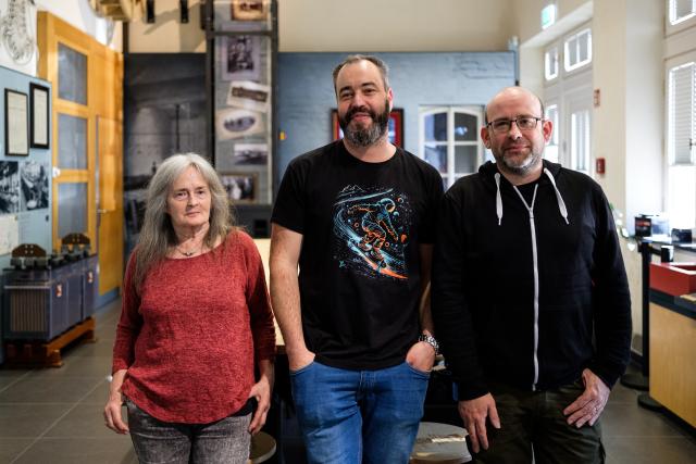 Portrait of João Martins, curator of the Tudor Museum. He is accompanied by two of his employees, a woman and a man.