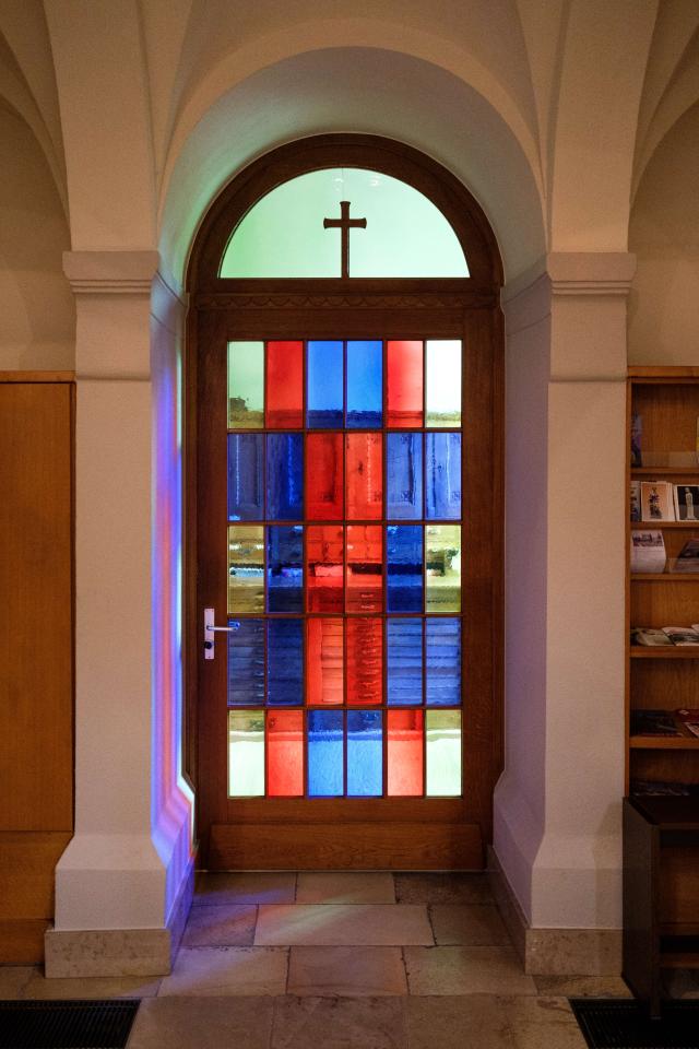 Porte avec du verre coloré