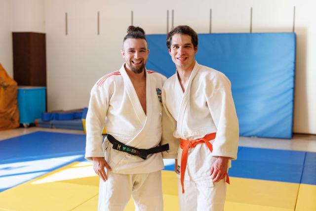 portrait de deux personnes faisant du Para Judo